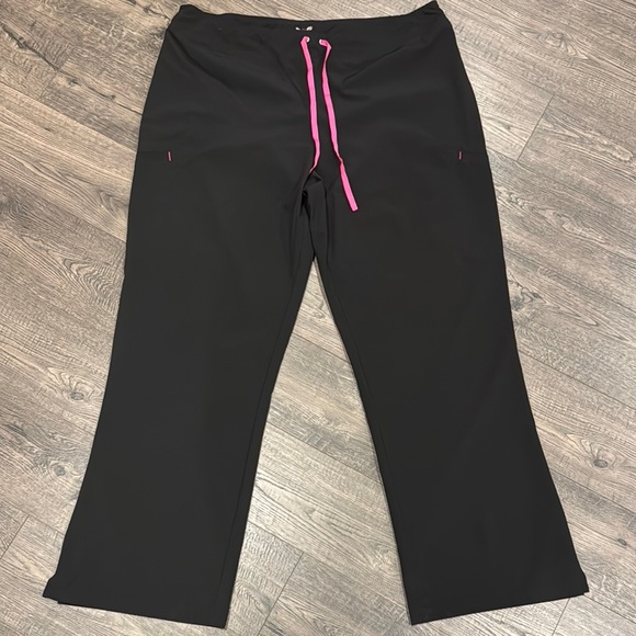 Smitten Scrub Pants - Picture 2 of 7